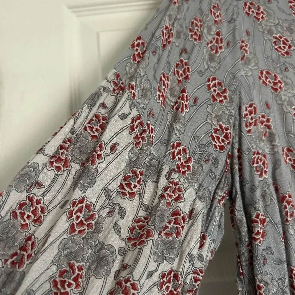 🌹Lucky Brand Gray Blouse with Puff Sleeves and Buttoned Style - Picture 3 of 9